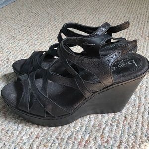 Black wedges